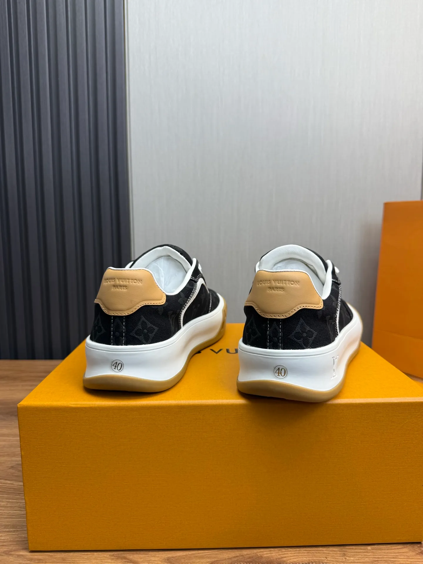 Men's shoes 620💰 Lv. Top purchasing agent🇮🇹 Louis Vuitton, sports sneakers counter synchronization, uppers imported from Italy, high-quality splicing and complex handicrafts, imported mesh pads are soft and comfortable, soles: original factory special soles, TPU exclusive movable molded soles super comfortable, original factory single goods, 🔍🔍high quality, you can enter and exit the counter at will, welcome to compare, code number 38-44 (customized 38.45)